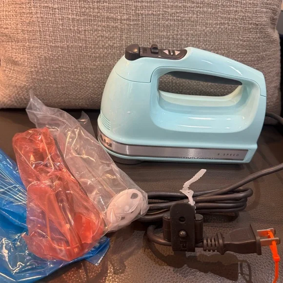 $114 NEW Kitchenaid 9 Speed Hand Mixer